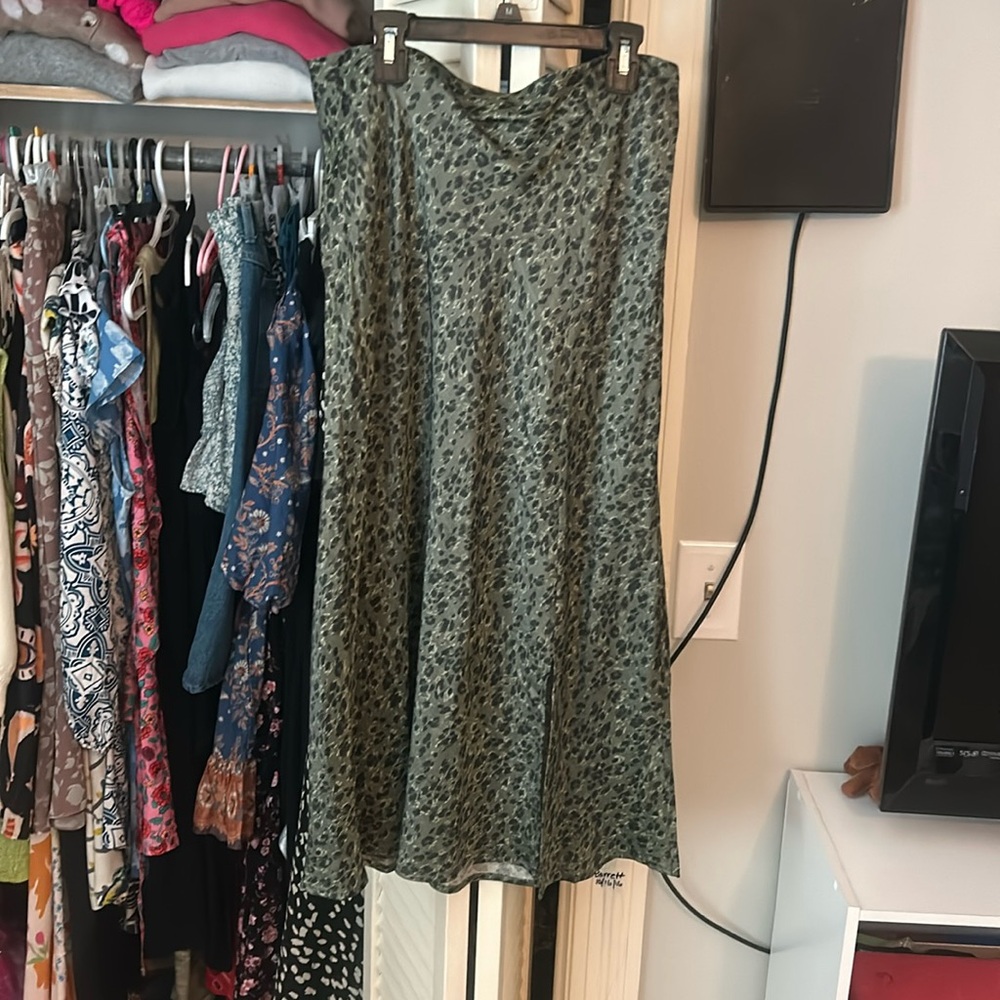 Midi skirt w small slit on left leg, very modest. Sz M